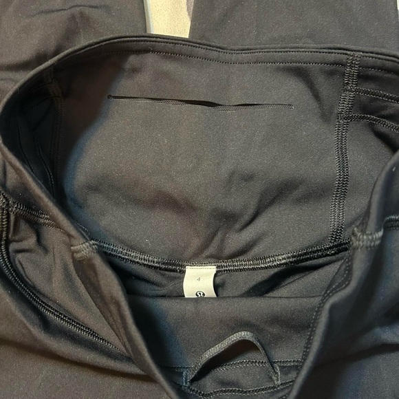 Lululemon 🖤High-Waisted Leggings | Size 4 | Black |Adjustable Waistband + Pocket - Picture 7 of 8